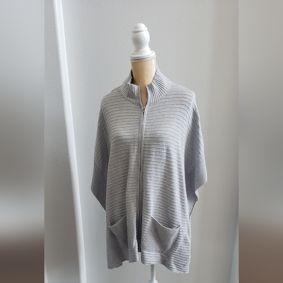 Jones New York short sleeved grey sweater or cardigan - Picture 1 of 4